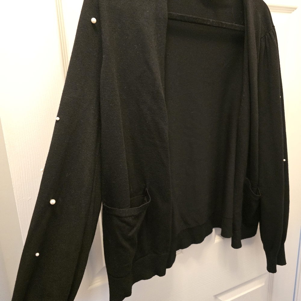 Cardigan pearl sleeves